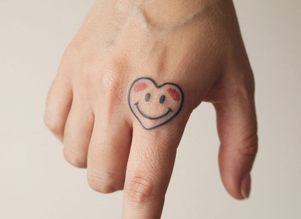 Heart-Finger-Tattoos-1