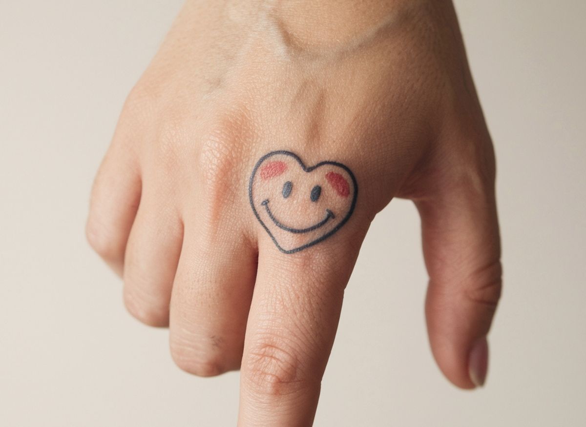 Adorable Heart Finger Tattoos: 17 Charming Ideas for Women